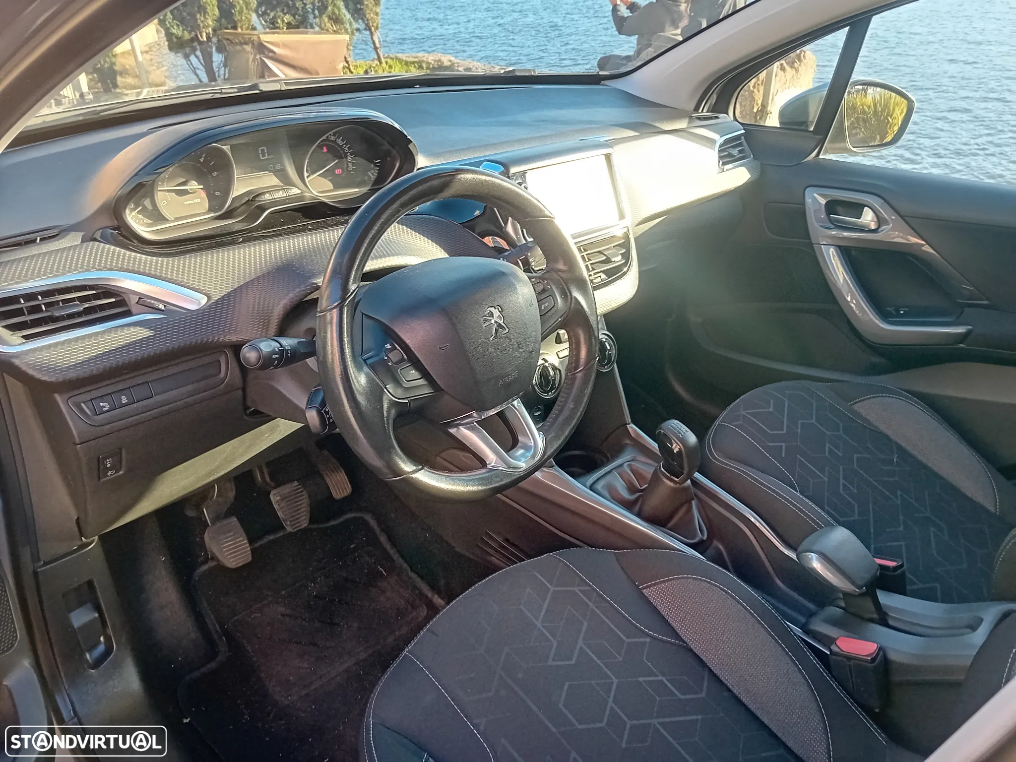 Peugeot 2008 1.6 BlueHDi Style - 24