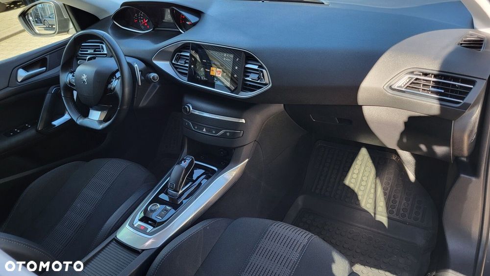 Peugeot 308 1.2 PureTech GPF Allure S&S EAT8 - 16