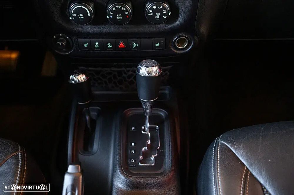 Jeep Wrangler 2.8 CRD Auto Sport - 41