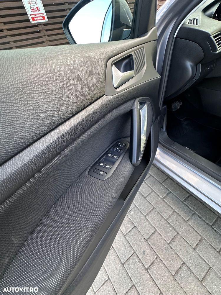 Peugeot 308 PureTech 130 GPF EAT8 Stop & Start Allure Business-Paket - 27