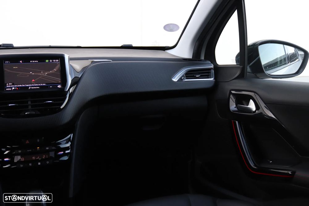 Peugeot 2008 1.2 PureTech GT Line - 44