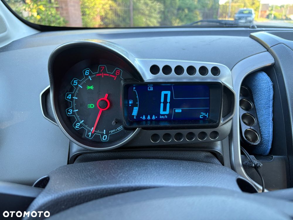 Chevrolet Aveo 1.6 LTZ - 16