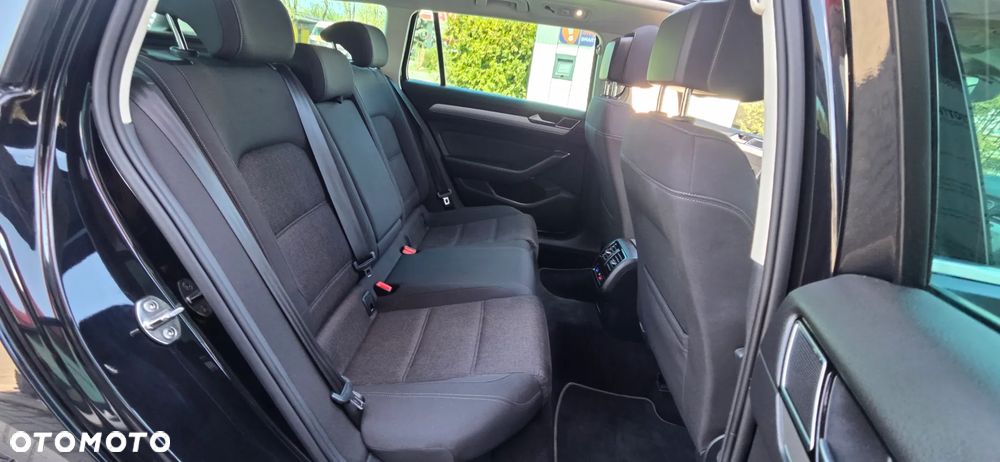 Volkswagen Passat Variant 2.0 TDI EVO Business DSG - 33