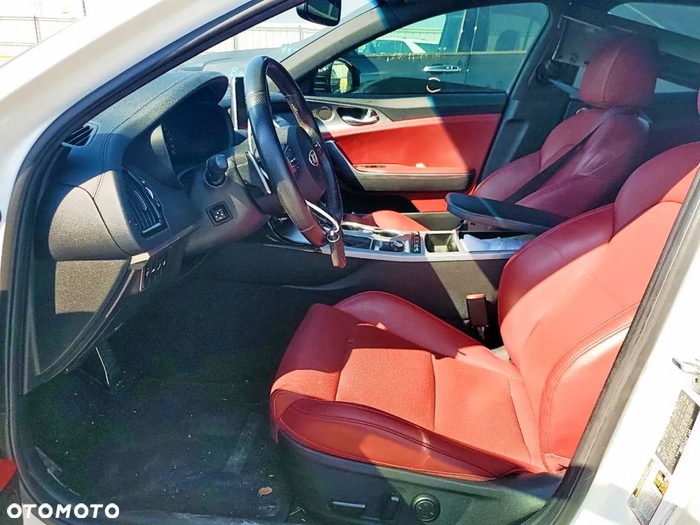 Kia Stinger - 7