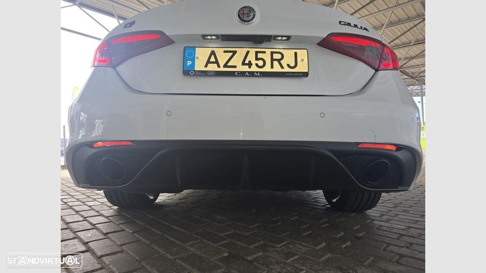 Alfa Romeo Giulia 2.2 D Estrema Q4 AT8 - 11