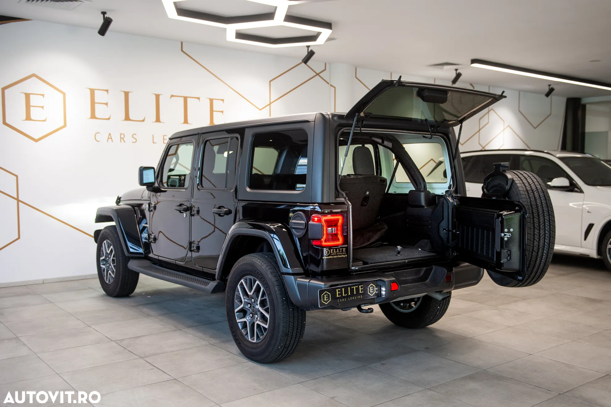 Jeep Wrangler Unlimited 2.0 AT8 4WD Sahara - 36