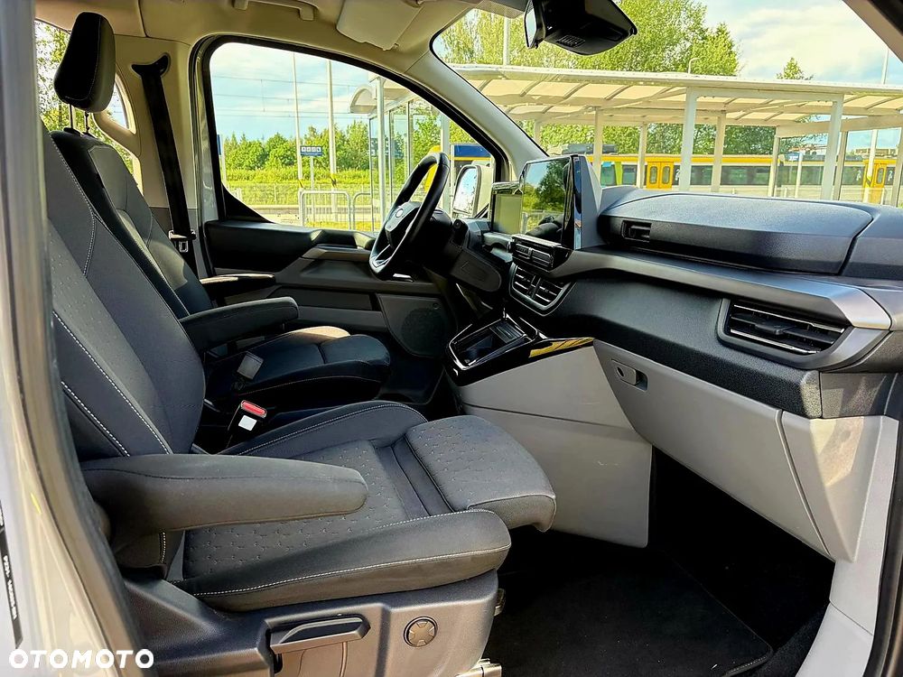 Ford Tourneo Custom 2.0 EcoBlue L1 Titanium SelectShift - 28