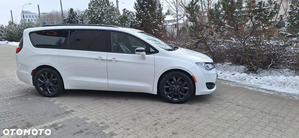 Chrysler Pacifica - 8