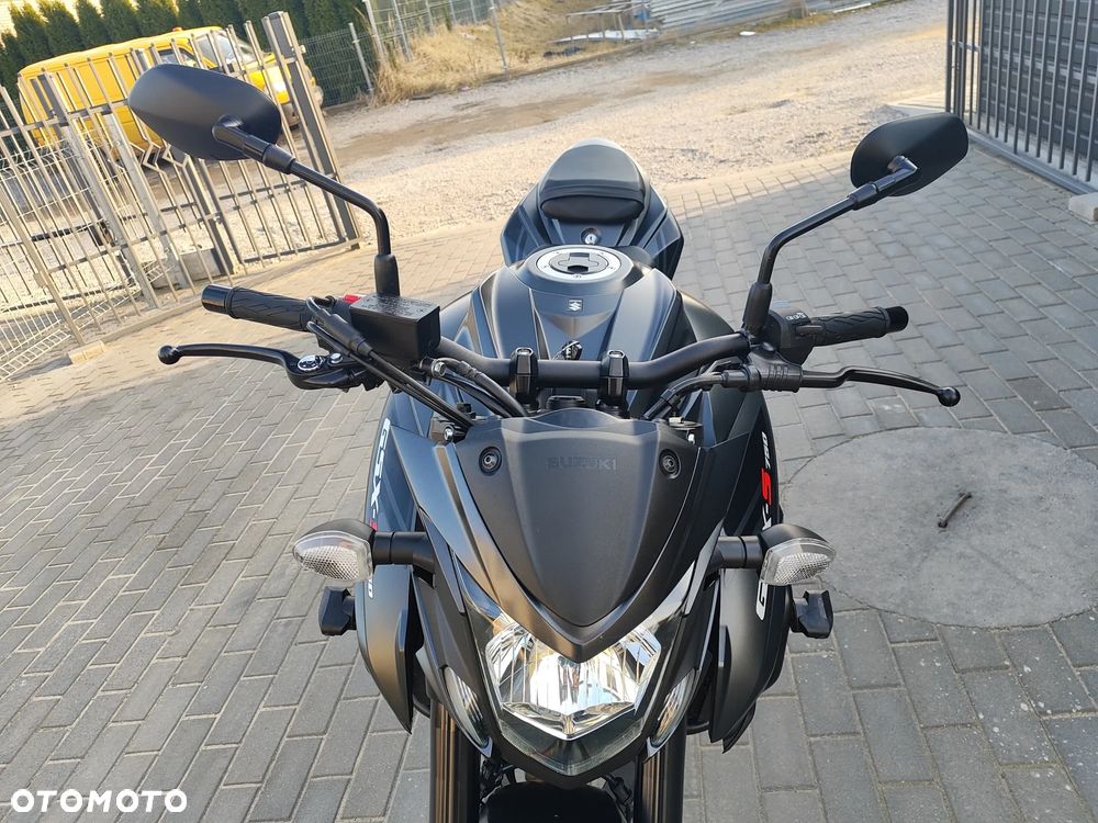 Suzuki GSX - 20