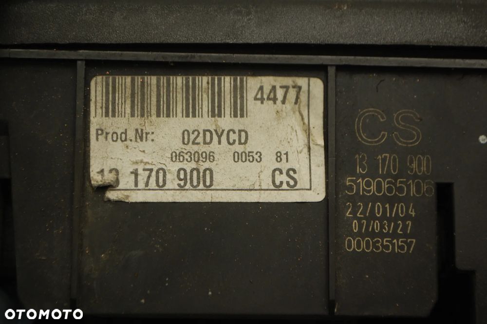 SKRZYNKA BEZPIECZNIKÓW 13170900 OPEL VECTRA C 2.0 DTI - 4