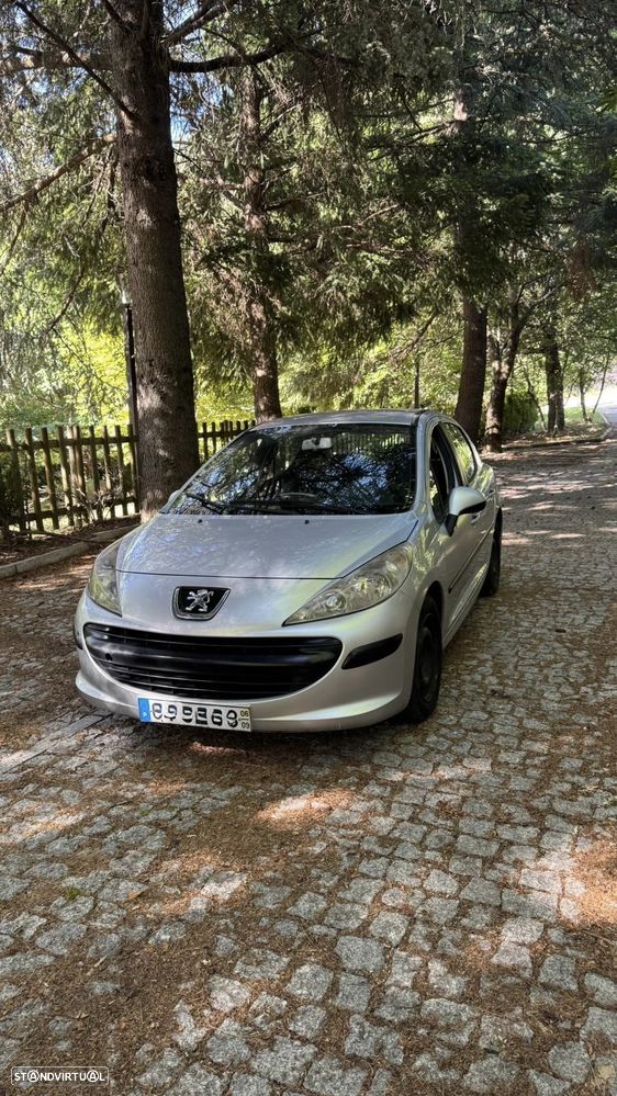 Peugeot 207 - 1