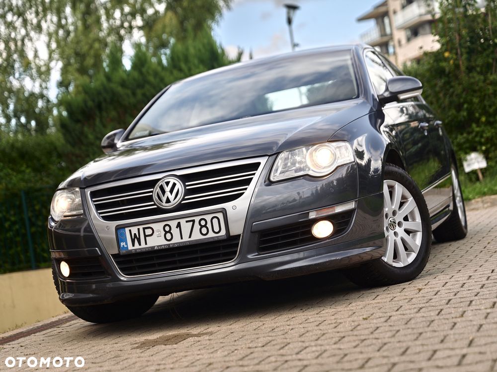 Volkswagen Passat - 1