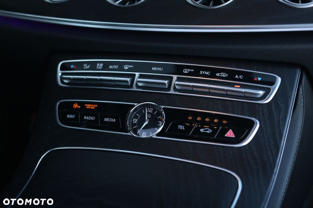 Mercedes-Benz Klasa E 400 4Matic 9G-TRONIC 25th Anniversary Edition - 13