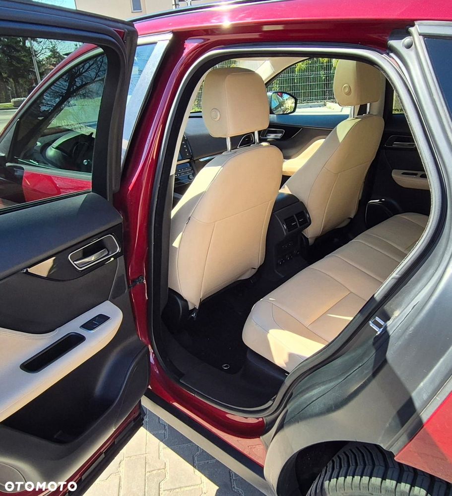 Jaguar F-Pace - 8
