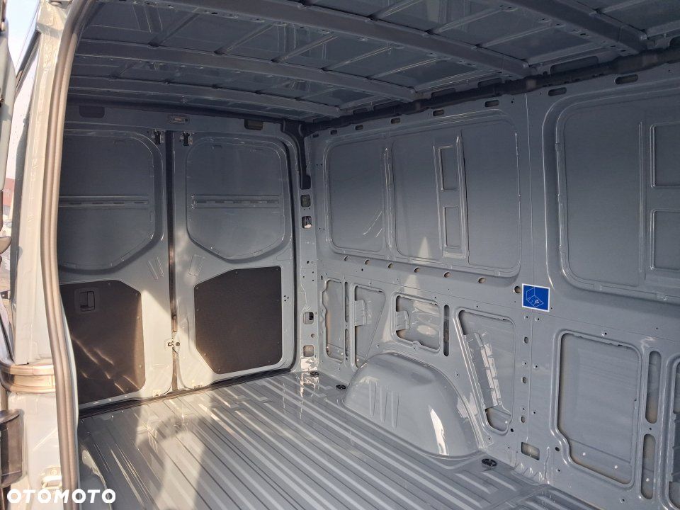 Mercedes-Benz Sprinter - 13