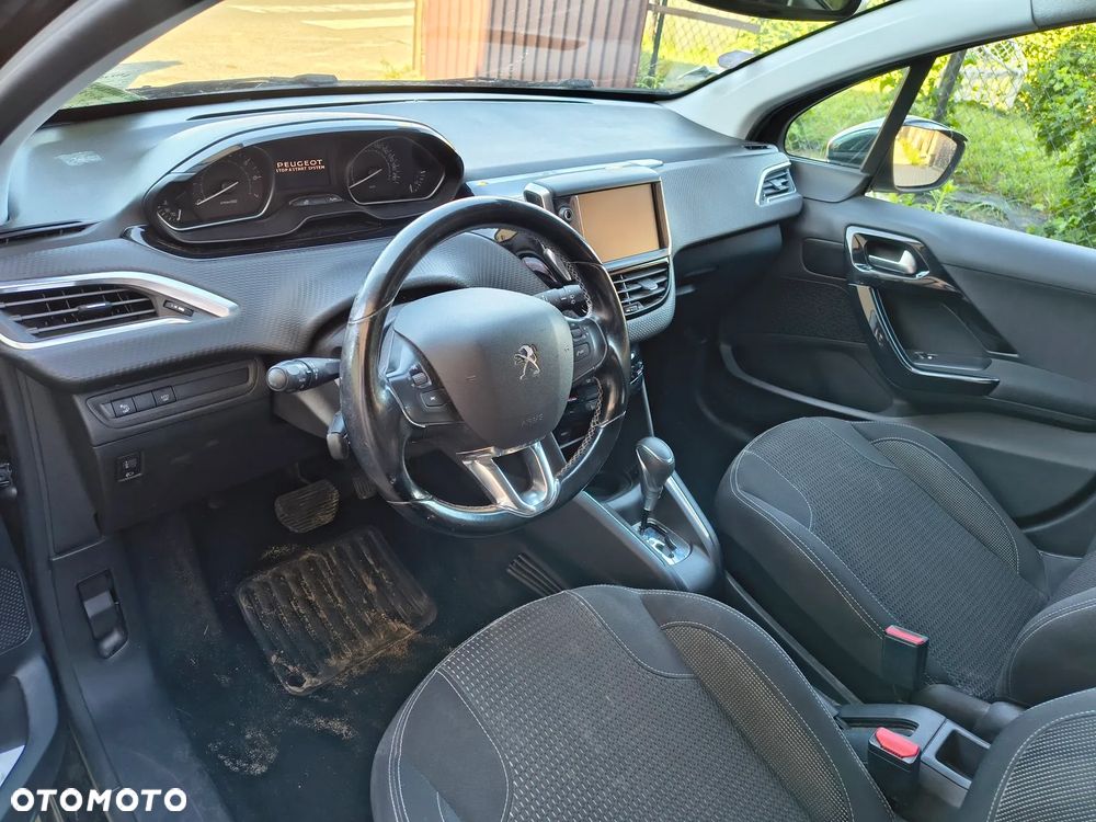 Peugeot 208 - 16