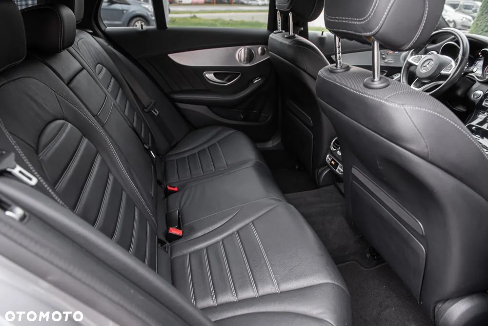 Mercedes-Benz Klasa C 400 4-Matic 9G-TRONIC - 35