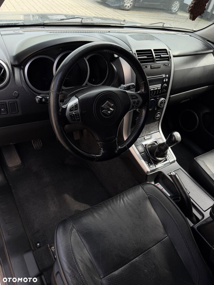 Suzuki Grand Vitara 2.4 Premium - 21