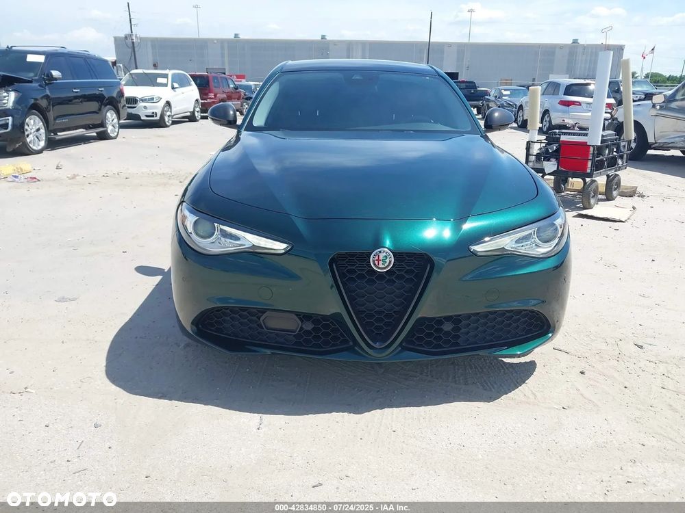 Alfa Romeo Giulia 2019 photo 2