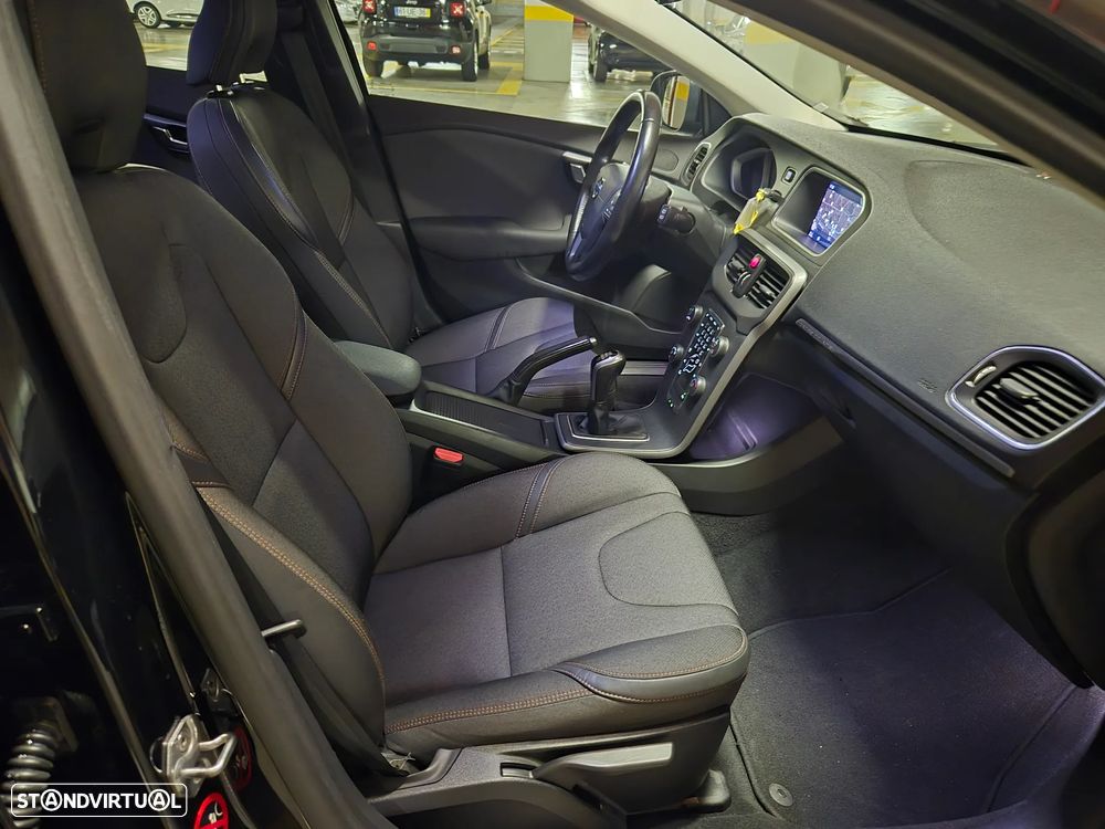 Volvo V40 Cross Country 2.0 D2 Summum - 40