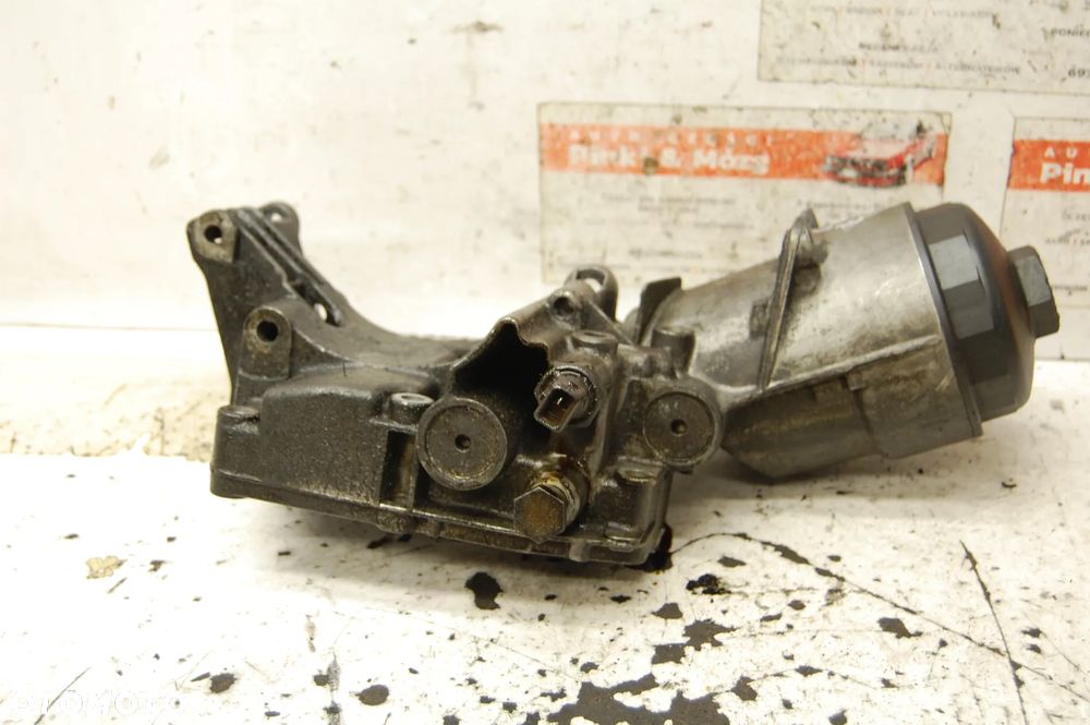 OBUDOWA PODSTAWA FILTRA OLEJU 6750330620 BMW 5 E39 2.5 BENZYNA - 1