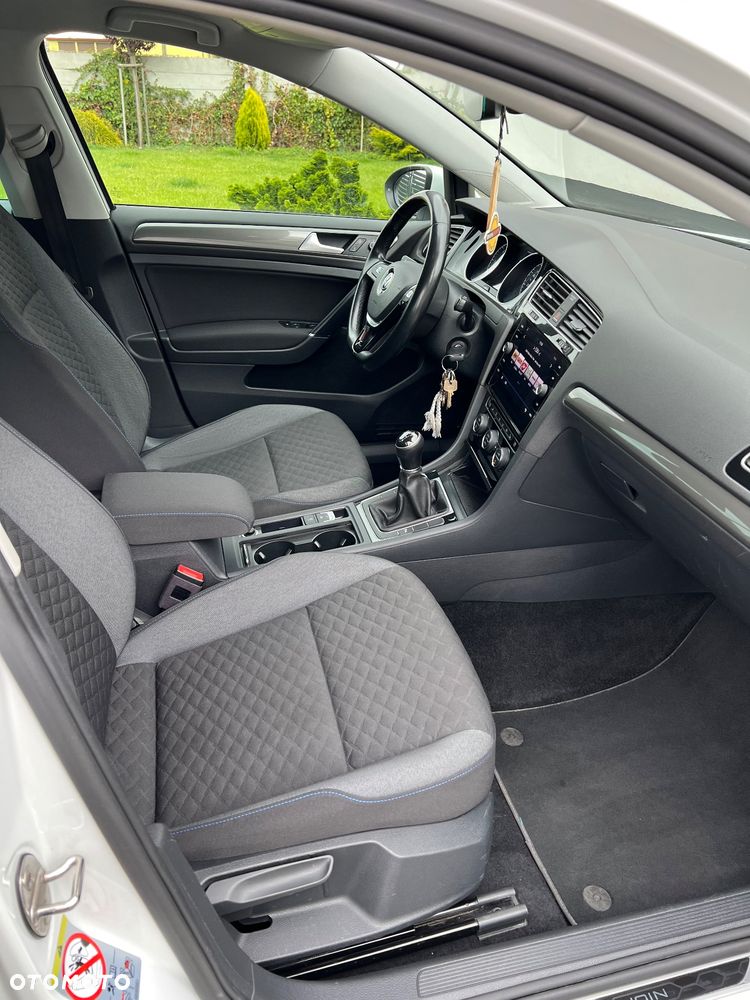 Volkswagen Golf - 8