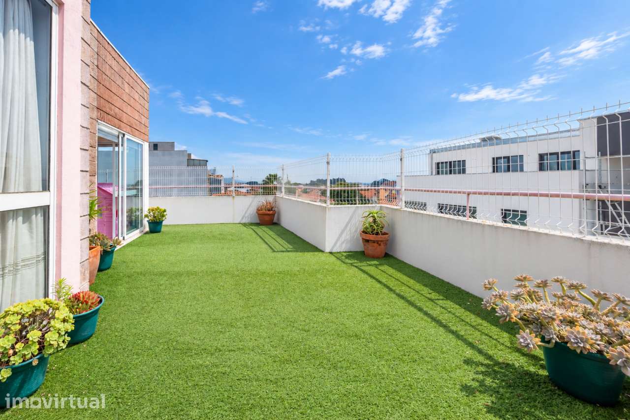 Penthouse T2 | Renovado | Terraço | Garagem Box - Grande imagem: 3/36
