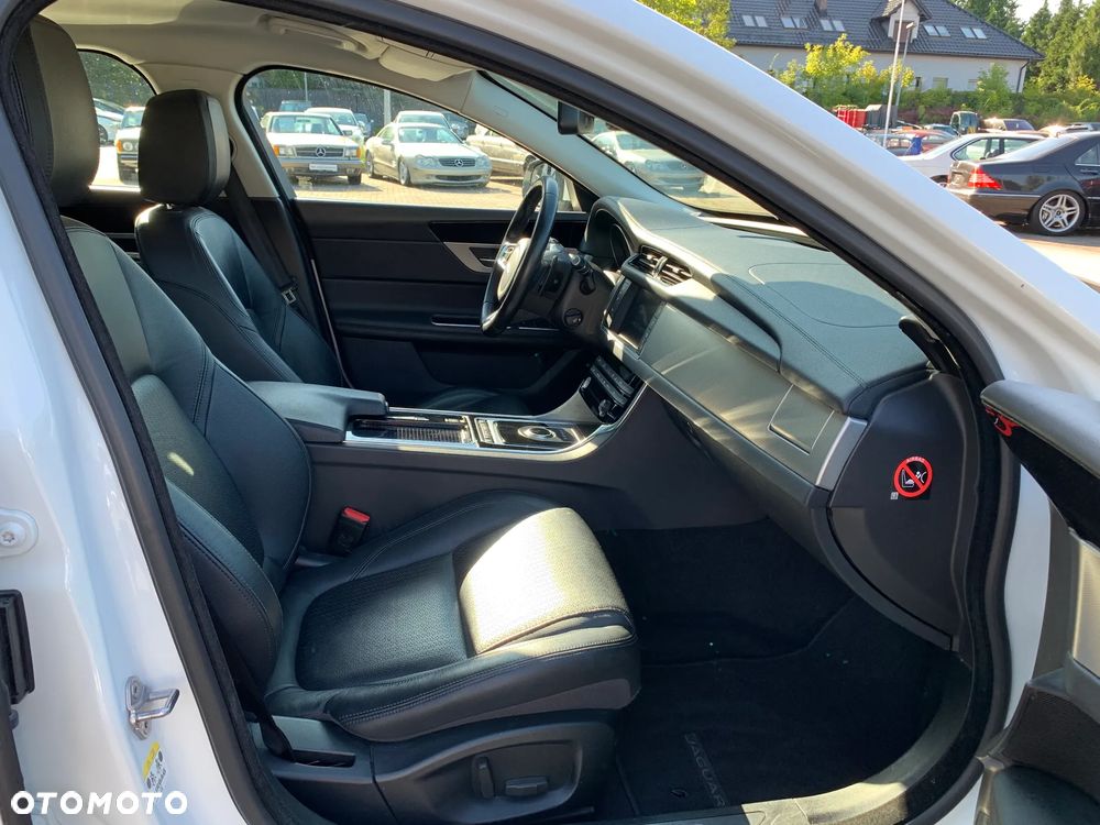 Jaguar XF 2.0 i4D Prestige - 19
