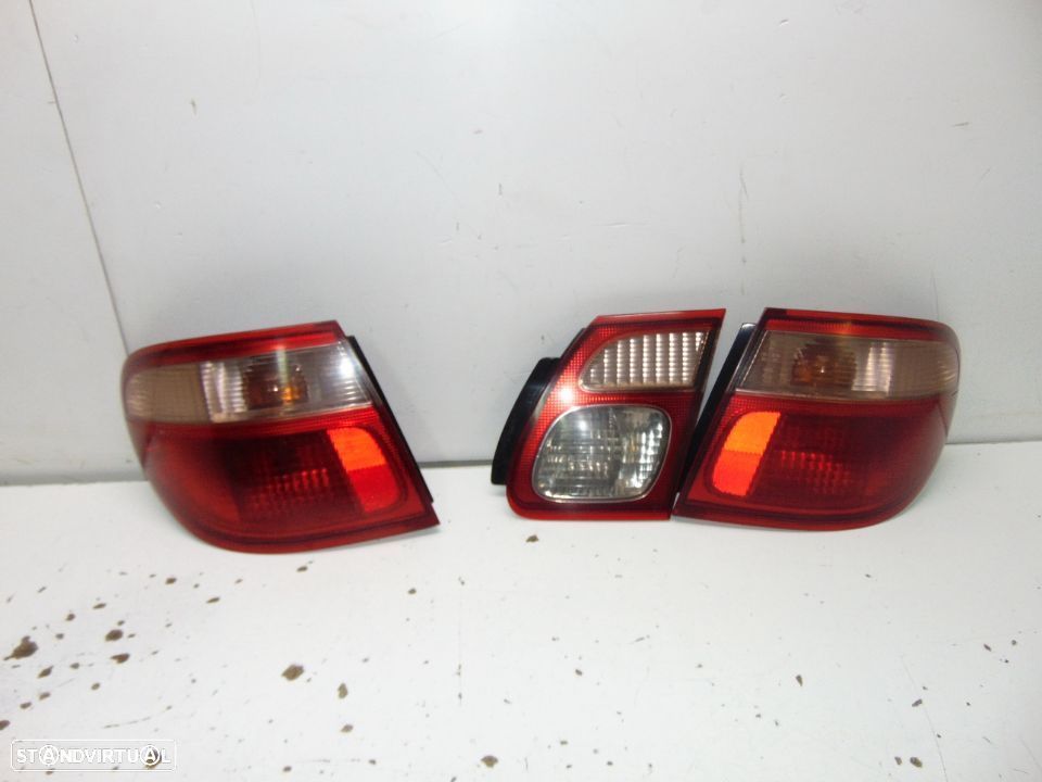 Nissan almera 2001 farolins - 1