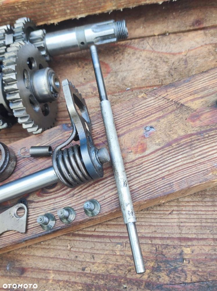 Skrzynia biegów Suzuki GN 125 DR 125 GZ 125 komplet wałki bęben wodziki OEM - 7