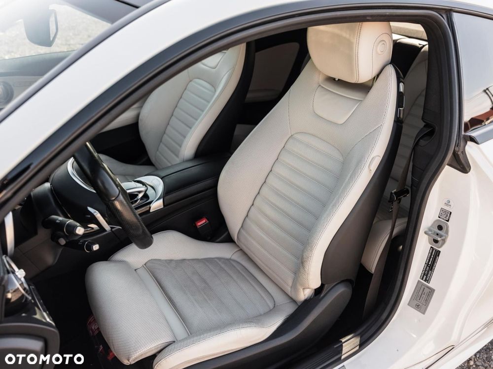 Mercedes-Benz Klasa C 300 9G-TRONIC - 11