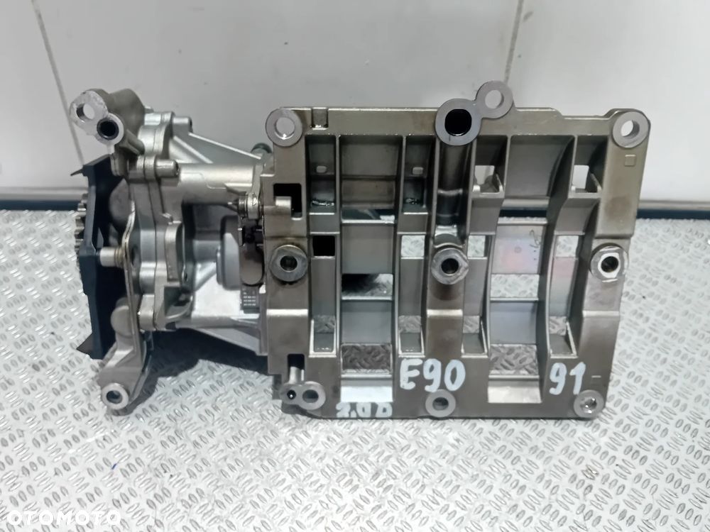 pompa oleju BMW E90-91 2.0 D 2008 7798014 - 1