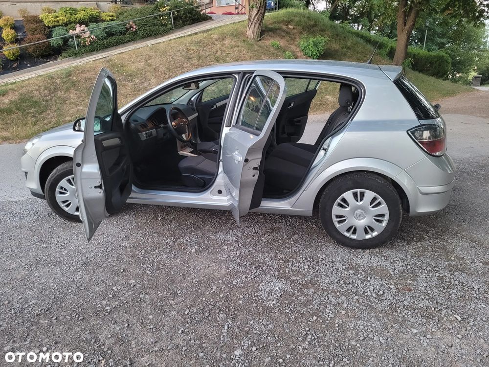 Opel Astra 1.6 Innovation - 36