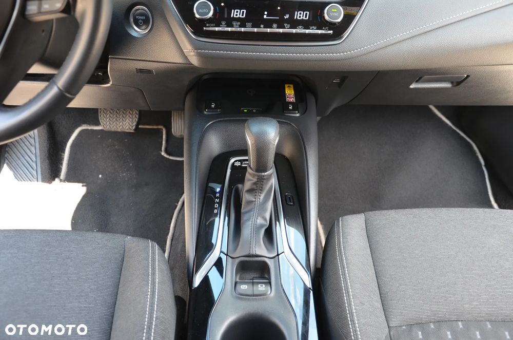 Toyota Corolla 1.8 Hybrid Executive - 17