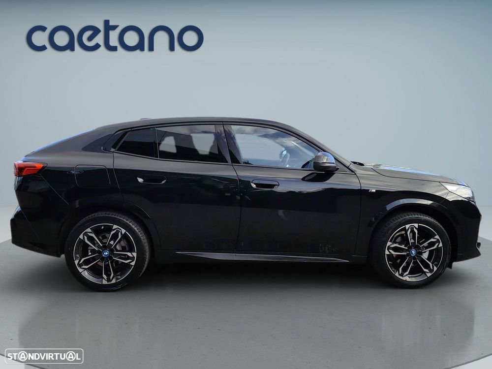 BMW iX2 eDrive20 Pack Desportivo M - 9