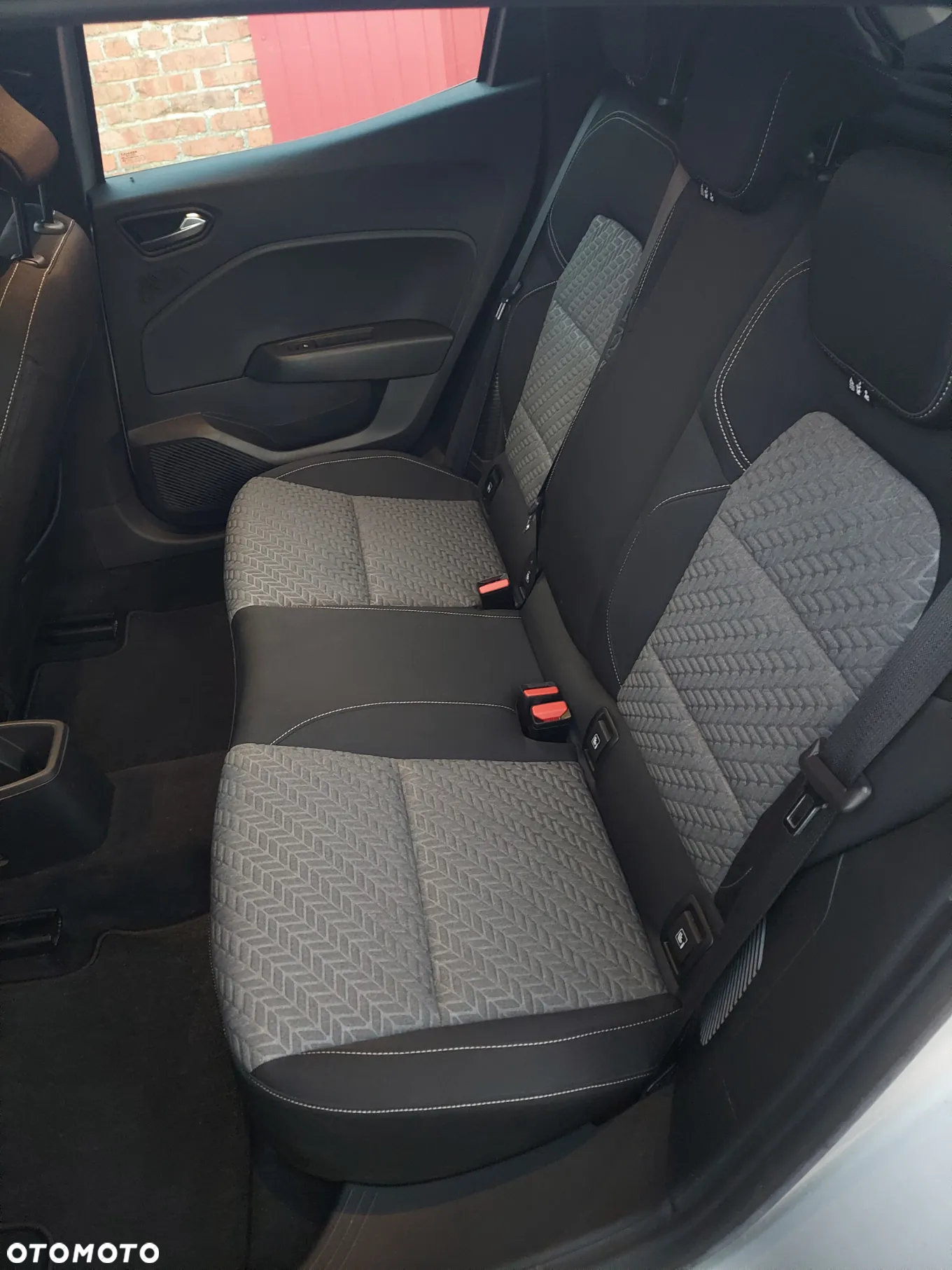 Renault Clio E-TECH Full Hybrid 145 EQUILIBRE - 29