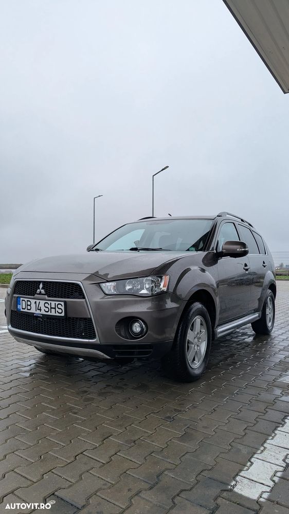 Mitsubishi Outlander - 1