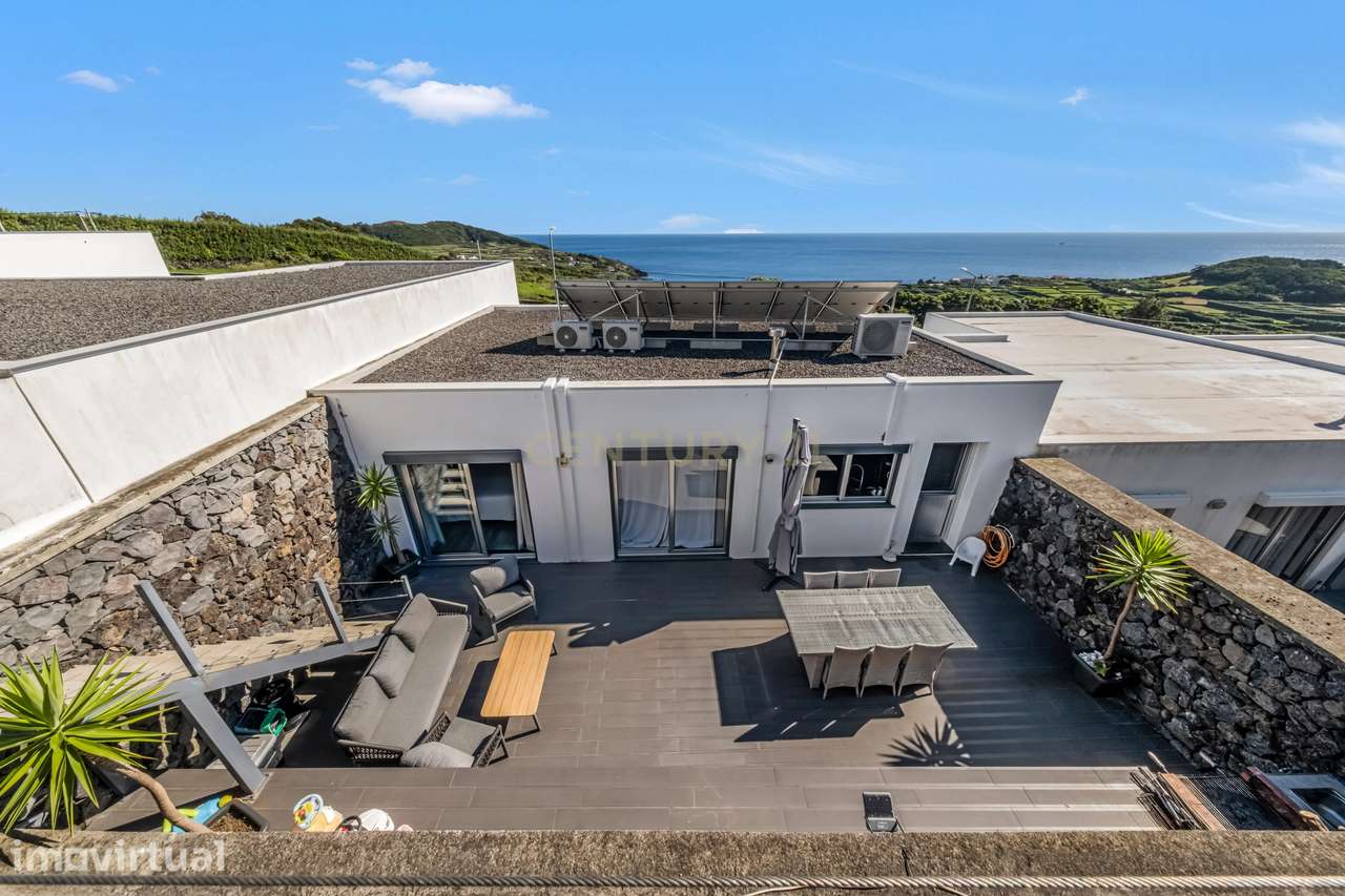 Moradia com Vista Mar em Vila de São Sebastião - Grande imagem: 2/14
