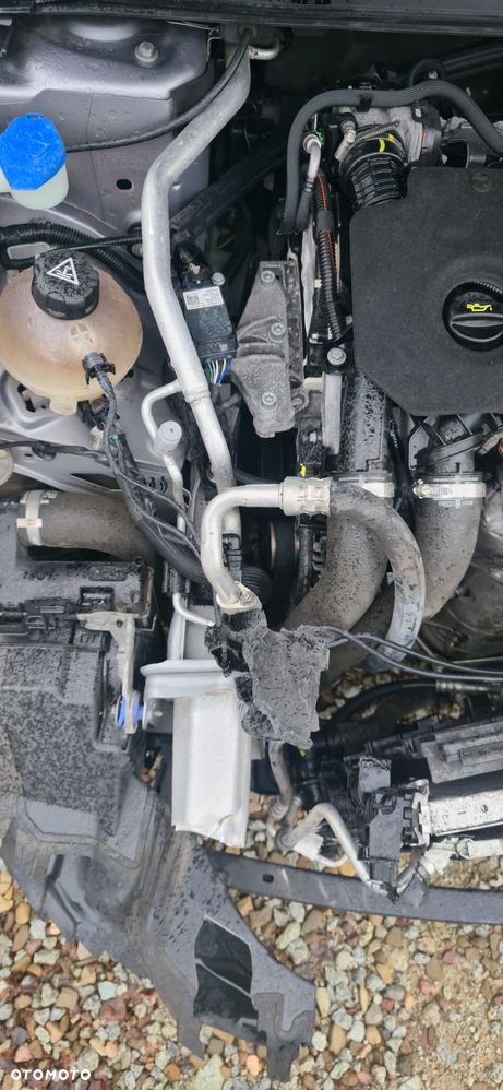 Peugeot 308 BlueHDi 130 EAT8 Style - 25