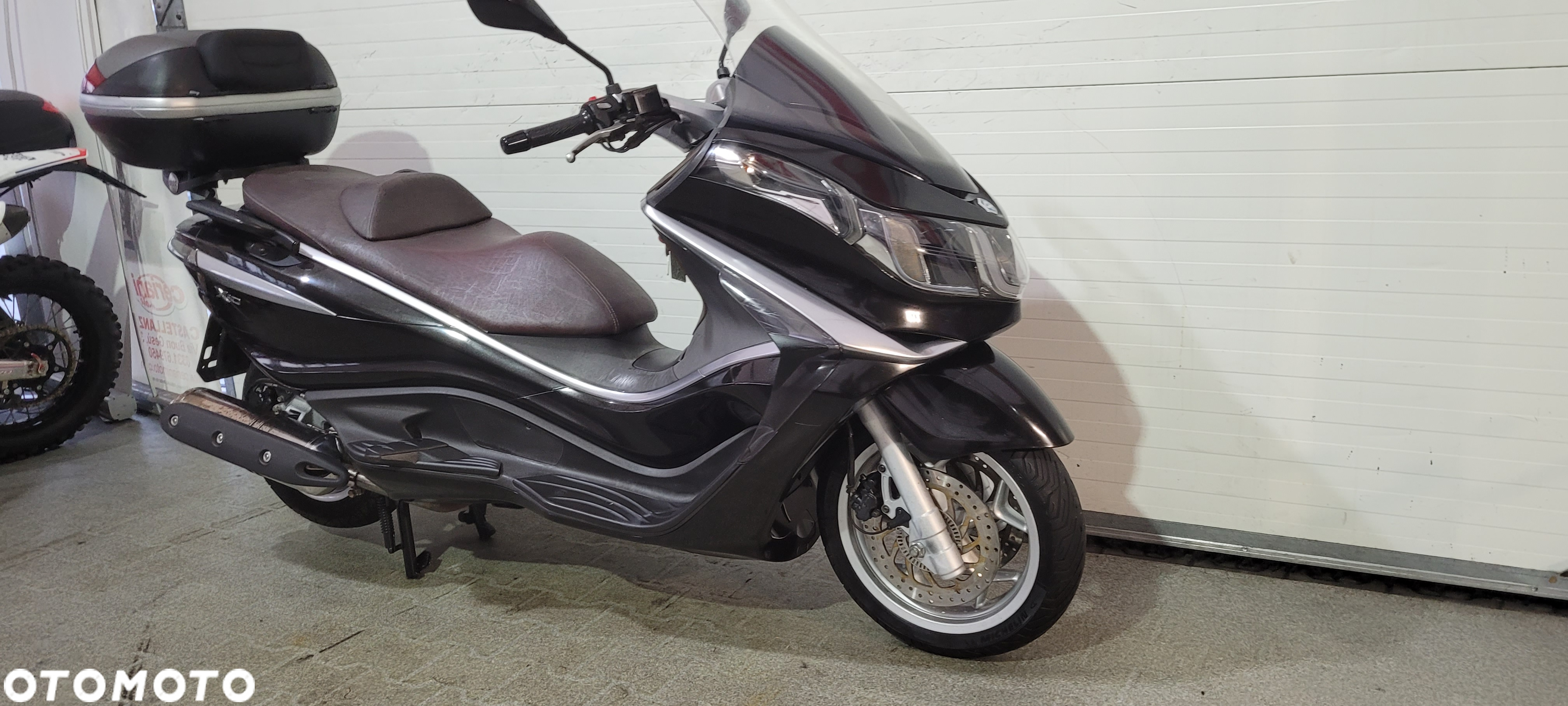 Piaggio X10 - 16