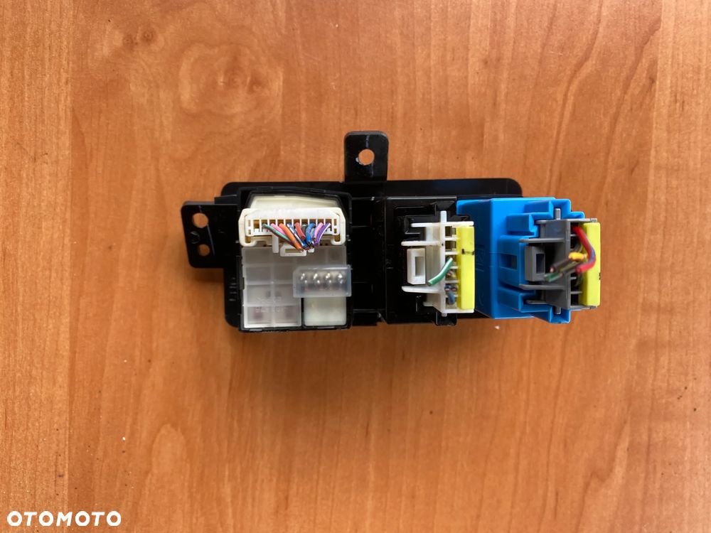 PANEL PRZEŁĄCZNIK ŚWIATEŁ LUSTEREK MITSUBISHI L200 - 3