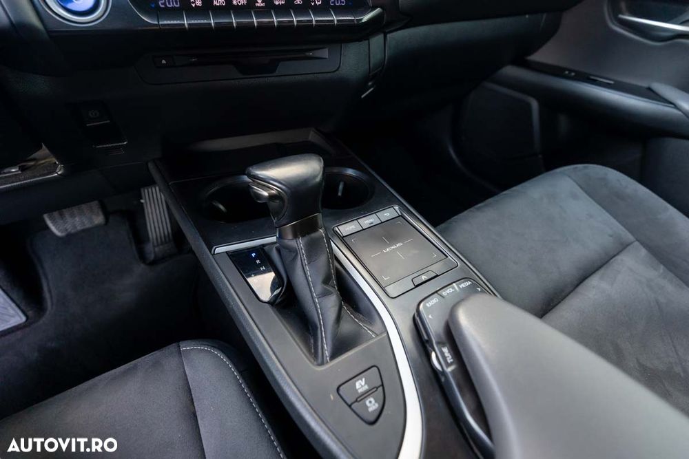 LEXUS UX 2021 — imagine 15