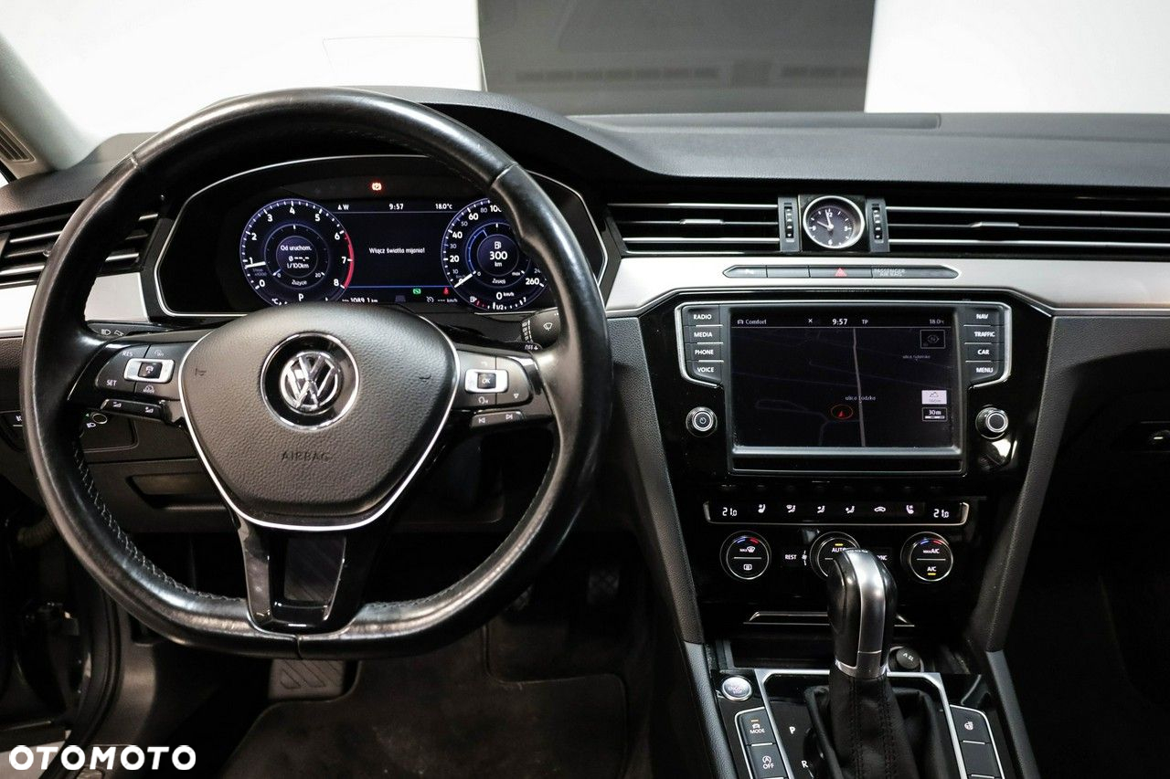 Volkswagen Passat - 25