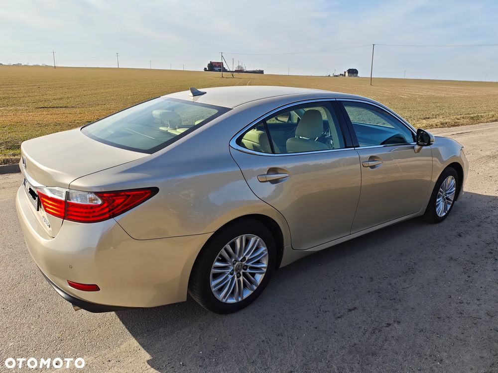 Lexus ES - 14