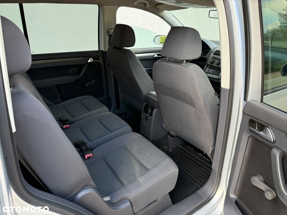 Volkswagen Touran 1.6 Welcome - 22