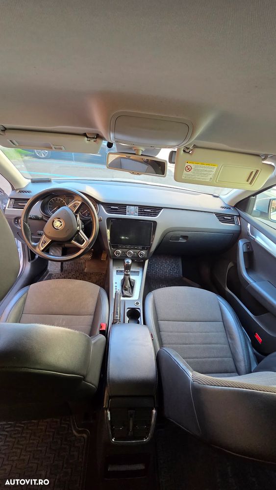 Skoda Octavia 2.0 TDI STYLE DSG - 9