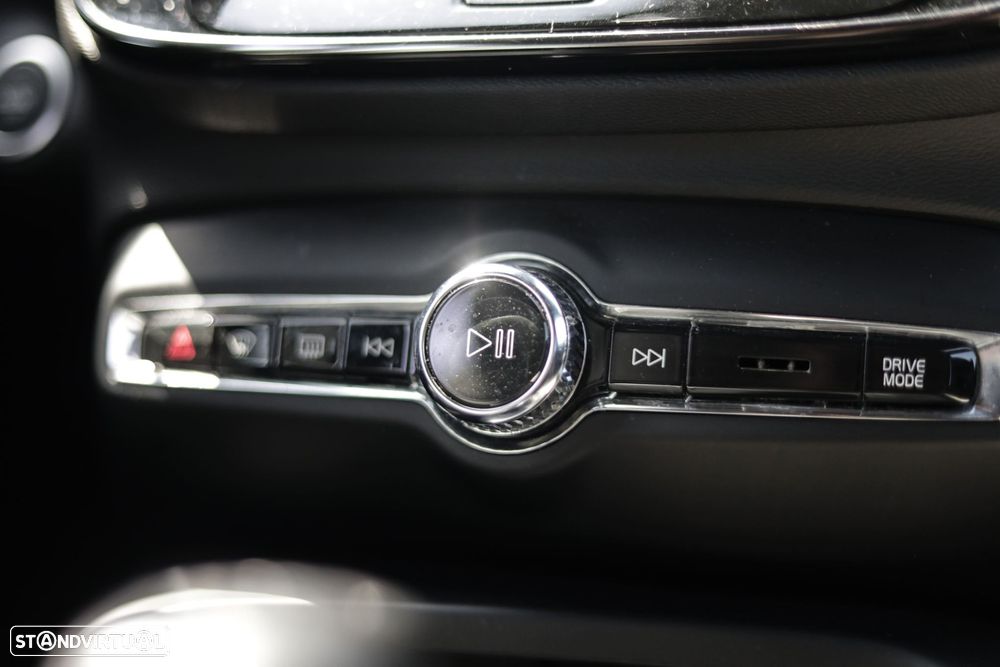 Volvo XC 40 2.0 D3 R-Design - 25