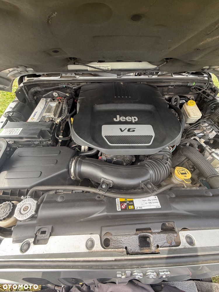 Jeep Wrangler 3.6 Unlim Sahara - 24