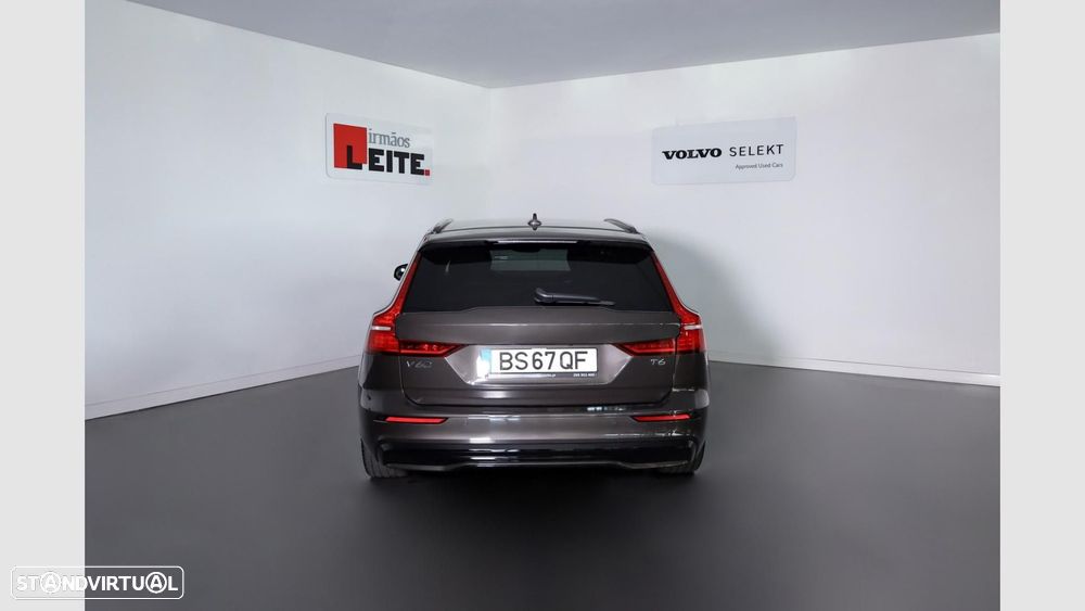 Volvo V60 2.0 T6 AWD TE Plus Dark — fotografia 19