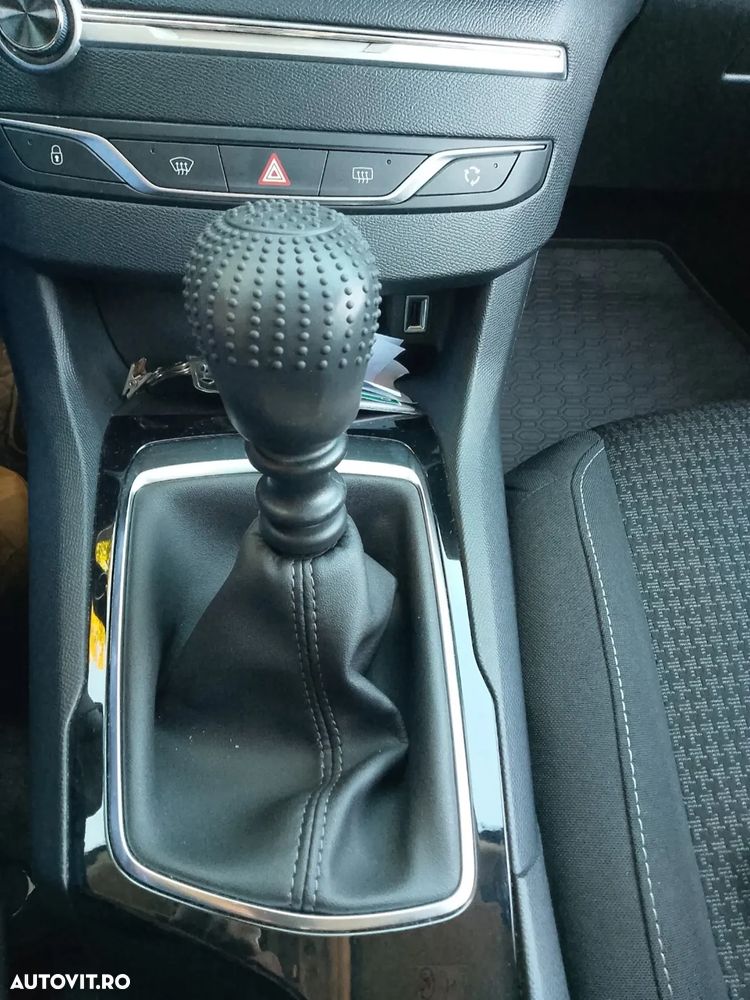 Peugeot 308 1.2 L PureTech Turbo Active - 3